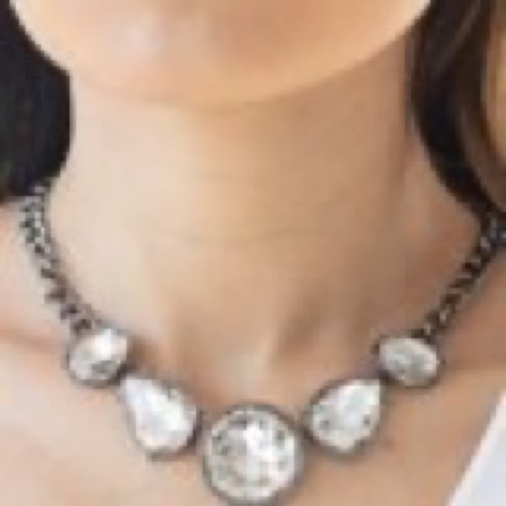 NWT Paparazzi Gunmetal Black Necklace